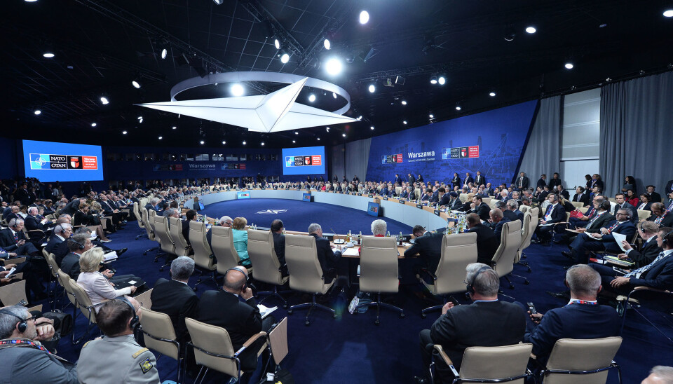 I 2016 holdt NATO toppmøte i Warzawa. I en ny bok vurderer forskere NATOs kollektive forsvarsstrategi i tiden etter møtet. (Pressefoto fra NATO)