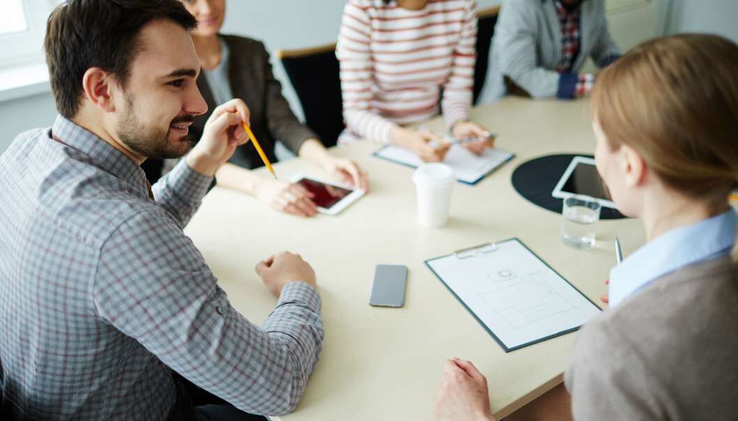 Møtene med skolen blir ofte preget av spørsmål og planlagte svar, snarere enn god, veiledende dialog. (Illustrasjonsfoto: Colourbox) Møtene med skolen blir ofte preget av spørsmål og planlagte svar, snarere enn god, veiledende dialog. (Illustrasjonsfoto: Colourbox)