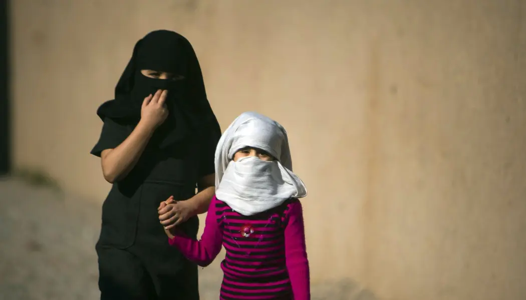 Mange av barna i spørreundersøkelsen fra Afghanistan mener at foreldre kan slå barn om de krangler. (Illustrasjonsfoto: Morteza Nikoubazl/Reuters/NTB scanpix) Mange av barna i spørreundersøkelsen fra Afghanistan mener at foreldre kan slå barn om de krangler. (Illustrasjonsfoto: Morteza Nikoubazl/Reuters/NTB scanpix)