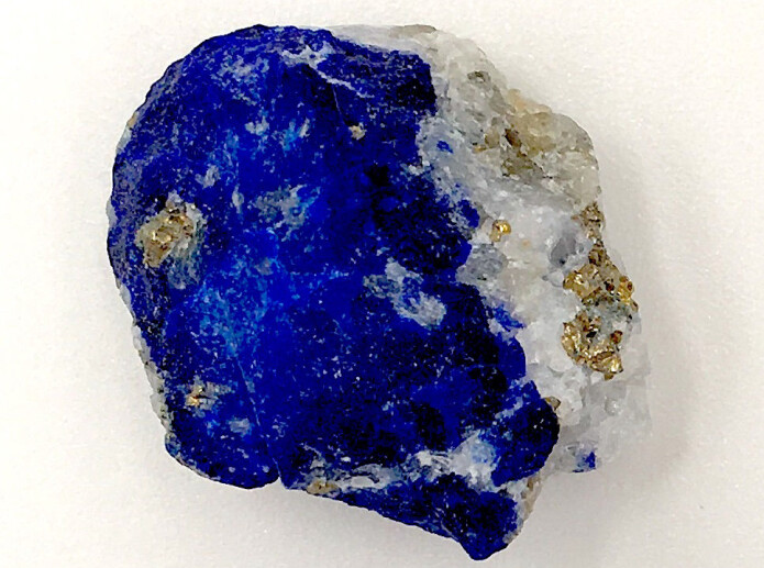 Lapis lauzli fra naturens side. (Bilde: Christina Warinner) Lapis lauzli fra naturens side. (Bilde: Christina Warinner)