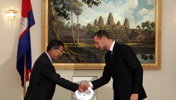 Hun Sen har hatt makten i Kambodsja siden kuppet i 1997. I 2014 fikk han besøk av kronprins Haakon i Phnom Penh. (Foto: Erlend Aas / NTB scanpix) Hun Sen har hatt makten i Kambodsja siden kuppet i 1997. I 2014 fikk han besøk av kronprins Haakon i Phnom Penh. (Foto: Erlend Aas / NTB scanpix)