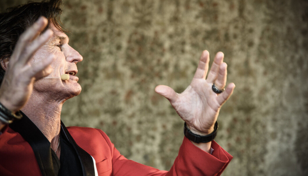 Petter Stordalen eier og leder Nordic Choice Hotels, men har ingen tro på detaljstyring av de ansatte. Han mener det beste er å ha full tillit til at ansatte selv vet hvordan de best skal utføre jobben sin. Bedriften leverte rekordoverskudd i 2016. (Foto: NTB/Scanpix) Petter Stordalen eier og leder Nordic Choice Hotels, men har ingen tro på detaljstyring av de ansatte. Han mener det beste er å ha full tillit til at ansatte selv vet hvordan de best skal utføre jobben sin. Bedriften leverte rekordoverskudd i 2016. (Foto: NTB/Scanpix)