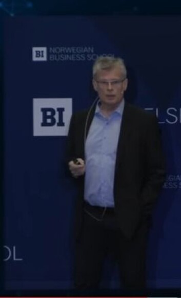 Øyvind Martinsen forteller om den beste formen for ledelse. (Foto: (Skjermdump fra BI-strømming).) Øyvind Martinsen forteller om den beste formen for ledelse. (Foto: (Skjermdump fra BI-strømming).)