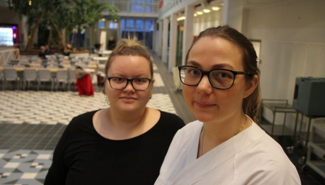 Laila Gamst (t.v.) og Louise Hetty Einarson er begge aktive i Norsk medisinstudentforening Tromsø, og kjemper nå for å raskere komme ut i arbeid etter endt studie. (Foto: Lise Lotte Henriksen) Laila Gamst (t.v.) og Louise Hetty Einarson er begge aktive i Norsk medisinstudentforening Tromsø, og kjemper nå for å raskere komme ut i arbeid etter endt studie. (Foto: Lise Lotte Henriksen)