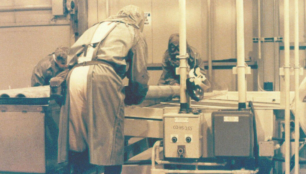 Bildet viser ødeleggelsen av kjemiske våpen som inneholdt nervegassen Sarin. Bildet er tatt ved Johnston Atoll Chemical Agent Disposal System på 1990-tallet. (Foto: U.S. Army Chemical Materials Agency/wikimedia commons) Bildet viser ødeleggelsen av kjemiske våpen som inneholdt nervegassen Sarin. Bildet er tatt ved Johnston Atoll Chemical Agent Disposal System på 1990-tallet. (Foto: U.S. Army Chemical Materials Agency/wikimedia commons)