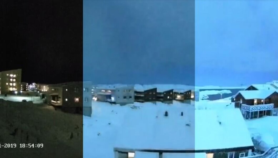 Så lyst ble det da meteoren fløy over Nuuk. Nuuk er hovedstaden på Grønland. (Foto: Skjermbilde/Gustav Fischer/videnskab.dk) Så lyst ble det da meteoren fløy over Nuuk. Nuuk er hovedstaden på Grønland. (Foto: Skjermbilde/Gustav Fischer/videnskab.dk)