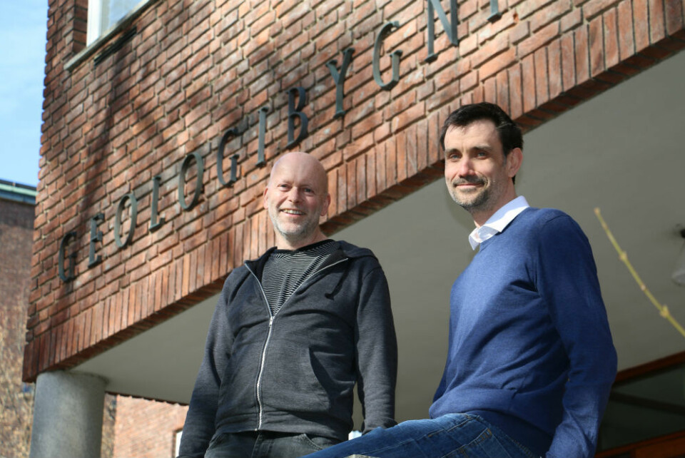 UiO-forskerne Sebastian Westermann (til høyre) og Bernd Etzelmüller har vært med på å utvikle permafrostmodeller som kan forutsi hvor og når permafrosten vil tine. (Foto: Gunhild M. Haugnes/UiO)