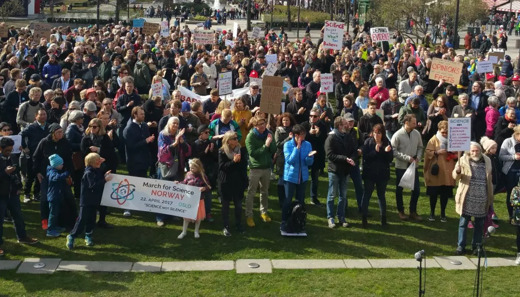 Tusen i marsj for forskningen