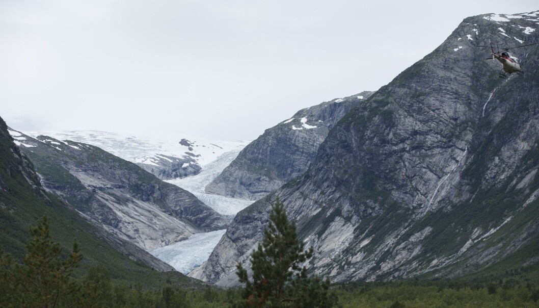 Nigardsbreen, som er en brearm av Jostedalsbreen, har trukket seg tilbake en kilometer siden 1963. (Foto: Berit Roald / NTB scanpix) Nigardsbreen, som er en brearm av Jostedalsbreen, har trukket seg tilbake en kilometer siden 1963. (Foto: Berit Roald / NTB scanpix)