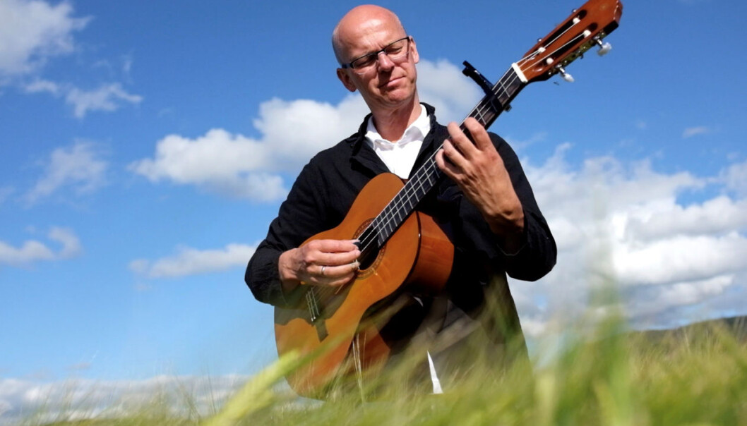 – Mange har veldig lett for å bli inspirert av engelskspråklig musikk produsert i USA og England. Jeg skulle ønske at vi fikk til noe som handlet mer om her, sier Andreas Aase. (Foto: Arild Juul) – Mange har veldig lett for å bli inspirert av engelskspråklig musikk produsert i USA og England. Jeg skulle ønske at vi fikk til noe som handlet mer om her, sier Andreas Aase. (Foto: Arild Juul)