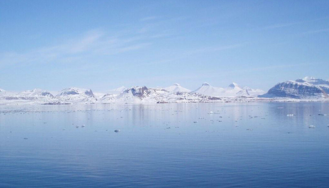 Bildet viser Kongsfjorden og fjelltoppene Tre kroner. Forskere har overvåket fjorden over lengre tid for å se hvordan havet har endret seg. (Foto: Vigdis Tverberg) Bildet viser Kongsfjorden og fjelltoppene Tre kroner. Forskere har overvåket fjorden over lengre tid for å se hvordan havet har endret seg. (Foto: Vigdis Tverberg)