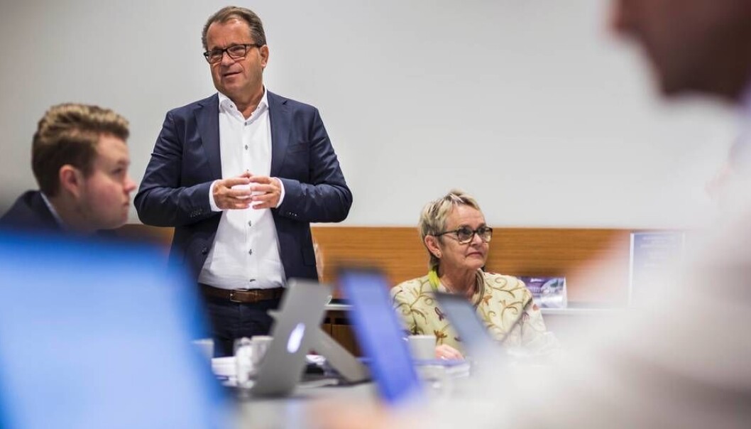 Bjørn Olsen, her asammen med Vigdis Moe Skarstein, sa opp sin stilling som rektor ved Nord universitet fredag 18. januar. (Foto: Helene Mariussen / Universitetsavisa) Bjørn Olsen, her asammen med Vigdis Moe Skarstein, sa opp sin stilling som rektor ved Nord universitet fredag 18. januar. (Foto: Helene Mariussen / Universitetsavisa)