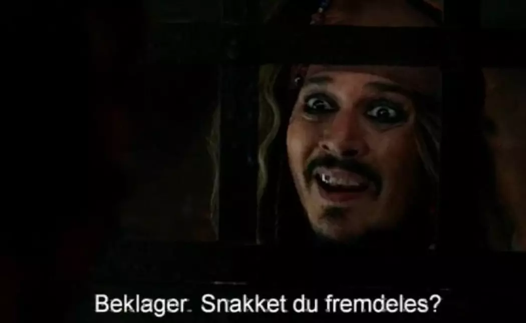I mange land dubbes filmer og TV-serier. I Norge må du i stedet hele tiden la blikket følge med på teksten nederst på skjermen. Her fra filmen «Pirates of the Caribbean: Salazar's Revenge». (Foto: Disney)