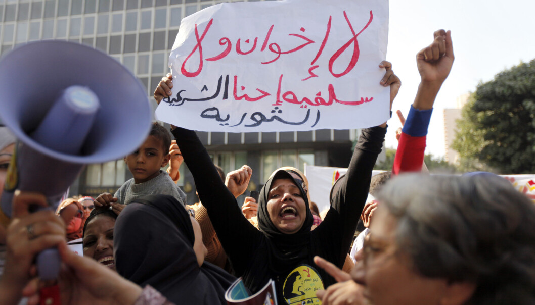 Kvinner demonstrerer i Kairo i 2013. Hvordan skal man egentlig yte motstand under et autoritært styre? (Foto: Mohamed Abd El Ghany, Reuters, NTB scanpix) Kvinner demonstrerer i Kairo i 2013. Hvordan skal man egentlig yte motstand under et autoritært styre? (Foto: Mohamed Abd El Ghany, Reuters, NTB scanpix)