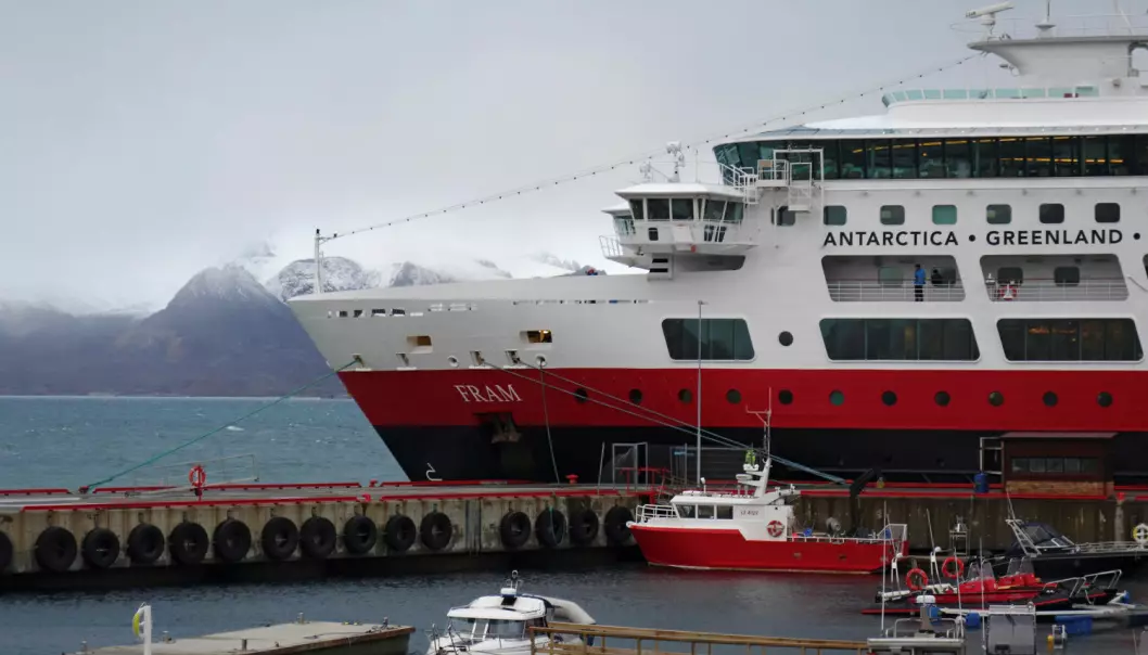 Hva skjer når stadig flere cruiseskip besøker Longyearbyen? (Foto: Gwladys Fouche / Reuters)