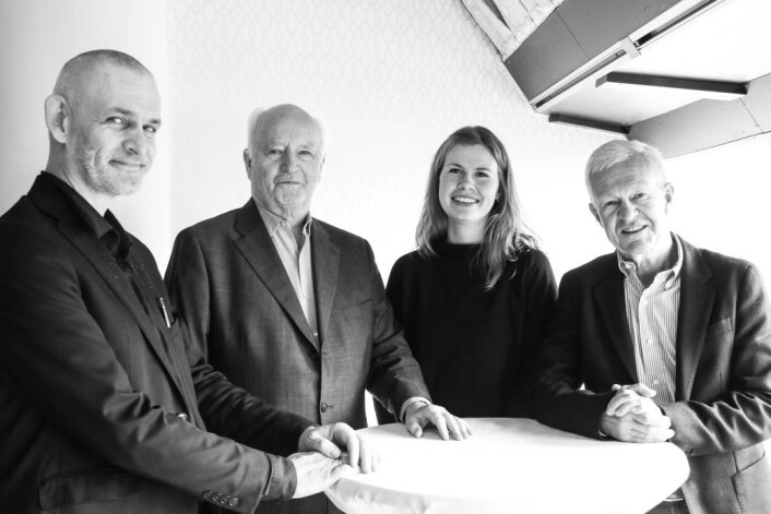 Pasientråd for KGJebsen tramkreftsenter, Kreftklinikken, Oslo Universitetssykehus
Lars Reed, Torvald Stoltenberg, Marianne Guriby, Jack Waitz Foto: Oslo universitetssykehus Pasientråd for KGJebsen tramkreftsenter, Kreftklinikken, Oslo Universitetssykehus
Lars Reed, Torvald Stoltenberg, Marianne Guriby, Jack Waitz Foto: Oslo universitetssykehus