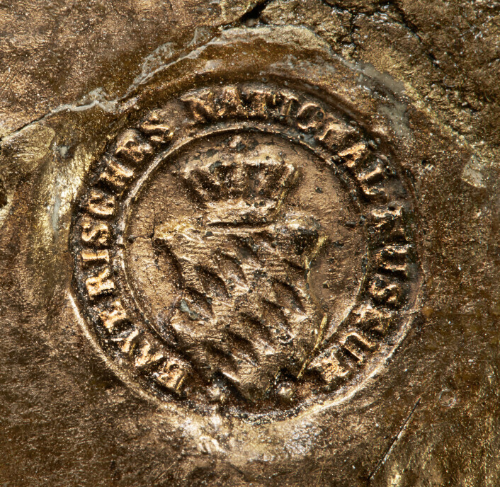 Stempel på museets kopi av Camminskrinet. (Foto: Ellen C. Holthe/ KHM) Stempel på museets kopi av Camminskrinet. (Foto: Ellen C. Holthe/ KHM)