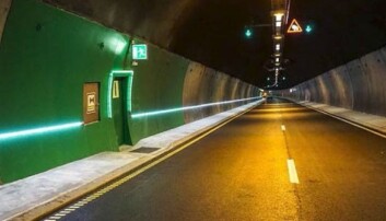 Ledelys viste seg å være et effektivt redningstiltak. Men lyset må være i hoftehøyde, ikke på bakken. (Foto: Sintef) Ledelys viste seg å være et effektivt redningstiltak. Men lyset må være i hoftehøyde, ikke på bakken. (Foto: Sintef)