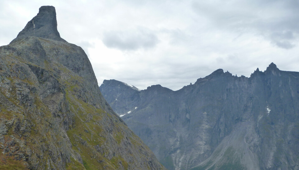 Dagens rasfarlig fjell i Romsdalen skjuler også en langt eldre historie. Her ser vi Romsdalshorn til venstre og skredviften fra Trollveggen nede til høyre. (Foto: Ane Engvik / NGU)