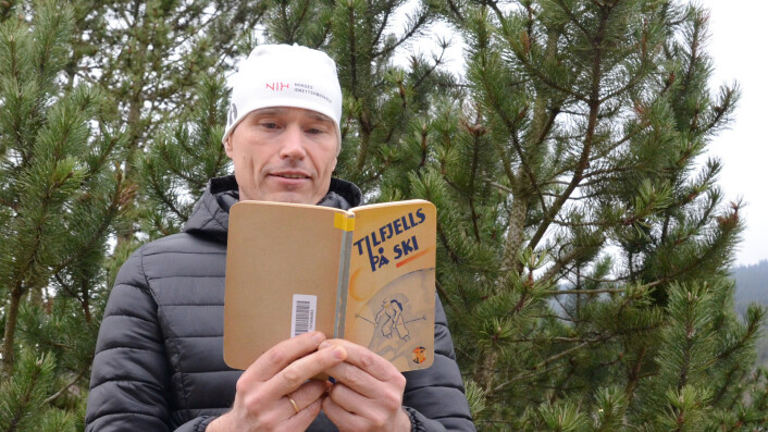 Jørgen Weidemann Eriksen har lest boka "Tilfjells på ski" fra 1934 som blir ansett som forløperen til dagens fjellvettregler. Foto: Jarle Stokland/NIH Jørgen Weidemann Eriksen har lest boka "Tilfjells på ski" fra 1934 som blir ansett som forløperen til dagens fjellvettregler. Foto: Jarle Stokland/NIH