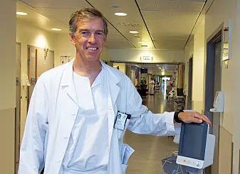 Overlege Olav Engebråten, som er ekspert på brystkreft, er skeptisk til om simuleringer kan bedre kreftbehandlingen på kort sikt, men mener likevel at ideen er spennende på lang sikt. (Foto: Yngve Vogt / Apollon) Overlege Olav Engebråten, som er ekspert på brystkreft, er skeptisk til om simuleringer kan bedre kreftbehandlingen på kort sikt, men mener likevel at ideen er spennende på lang sikt. (Foto: Yngve Vogt / Apollon)