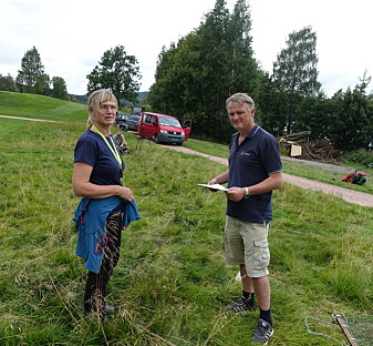 Forskerne Ellen Svalheim og Trygve S. Aamlid i arbeid ved Oslo Golfklubb sin bane Bogstad i Oslo. (Foto: Jon Schärer). Forskerne Ellen Svalheim og Trygve S. Aamlid i arbeid ved Oslo Golfklubb sin bane Bogstad i Oslo. (Foto: Jon Schärer).