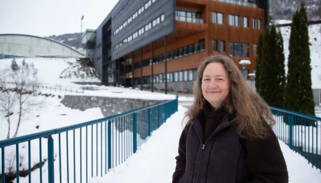 Valeria Schwanitz, som er forskar ved Høgskulen på Vestlandet i Sogndal, fann ut at ho ville redusere klimafotavtrykket sitt. - Eg liker ikkje å moralisere, eg berre seier at det er fullt mogleg å reise på andre måtar enn med fly, seier ho. (Foto: Christian Blom) Valeria Schwanitz, som er forskar ved Høgskulen på Vestlandet i Sogndal, fann ut at ho ville redusere klimafotavtrykket sitt. - Eg liker ikkje å moralisere, eg berre seier at det er fullt mogleg å reise på andre måtar enn med fly, seier ho. (Foto: Christian Blom)