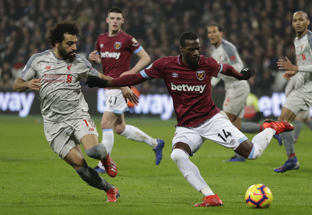 Liverpools Mohamed Salah (til venstre) og West Hams Pedro Obiang i aksjon da lagene deres møttes til kamp mandag den 4. februar 2019. (Foto: Kirsty Wigglesworth / AP Photo / NTB Scanpix) Liverpools Mohamed Salah (til venstre) og West Hams Pedro Obiang i aksjon da lagene deres møttes til kamp mandag den 4. februar 2019. (Foto: Kirsty Wigglesworth / AP Photo / NTB Scanpix)