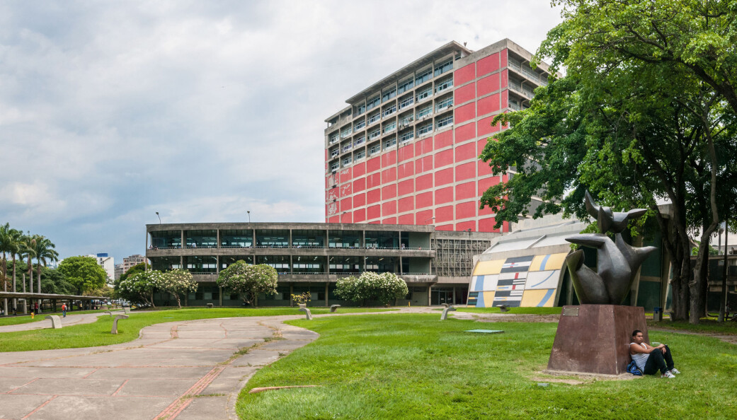 Biblioteket ved Universidad Central i Caracas i 2014. Universitetet har lange akademiske tradisjoner, men nå er det lite penger til forskning, studier og drift. (Foto: Wikimedia Commons) Biblioteket ved Universidad Central i Caracas i 2014. Universitetet har lange akademiske tradisjoner, men nå er det lite penger til forskning, studier og drift. (Foto: Wikimedia Commons)