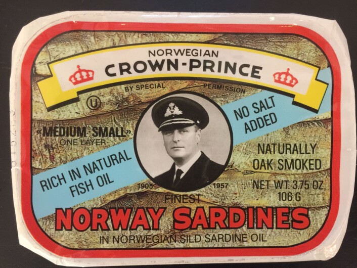 Sen utgave av Norwegian Crown- Prince. Ikke lenge etter endret merkevaren navn til Crown- Prince Foto: MUST/ Norsk hermetikkmuseum Sen utgave av Norwegian Crown- Prince. Ikke lenge etter endret merkevaren navn til Crown- Prince Foto: MUST/ Norsk hermetikkmuseum