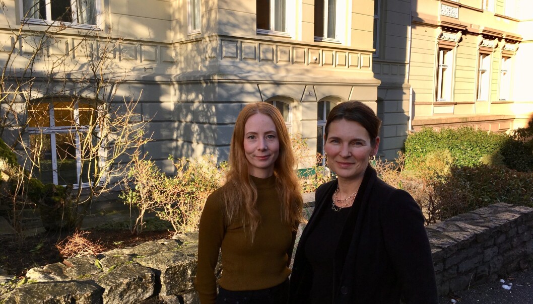Forskerne Hege Helland (t.v.) og Marit Skivenes vil ha adopsjon høyere på dagsorden i barnevernet. Begge er ansatt ved Universitetet i Bergen. (Foto: Centre for Research on Discretion and Paternalism) Forskerne Hege Helland (t.v.) og Marit Skivenes vil ha adopsjon høyere på dagsorden i barnevernet. Begge er ansatt ved Universitetet i Bergen. (Foto: Centre for Research on Discretion and Paternalism)