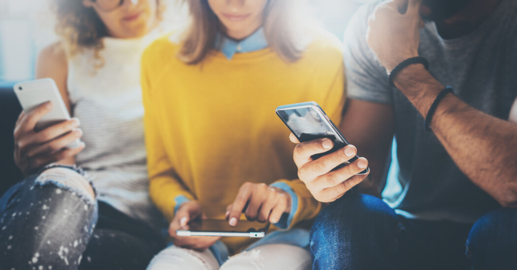 – Samfunnet er avhengig av datasystemer som gjør en haug med ting for oss mennesker, enten vi er på jobben eller sitter hjemme i stua, skriver kronikkforfatterne. (Foto: Shutterstock / NTB scanpix( – Samfunnet er avhengig av datasystemer som gjør en haug med ting for oss mennesker, enten vi er på jobben eller sitter hjemme i stua, skriver kronikkforfatterne. (Foto: Shutterstock / NTB scanpix(
