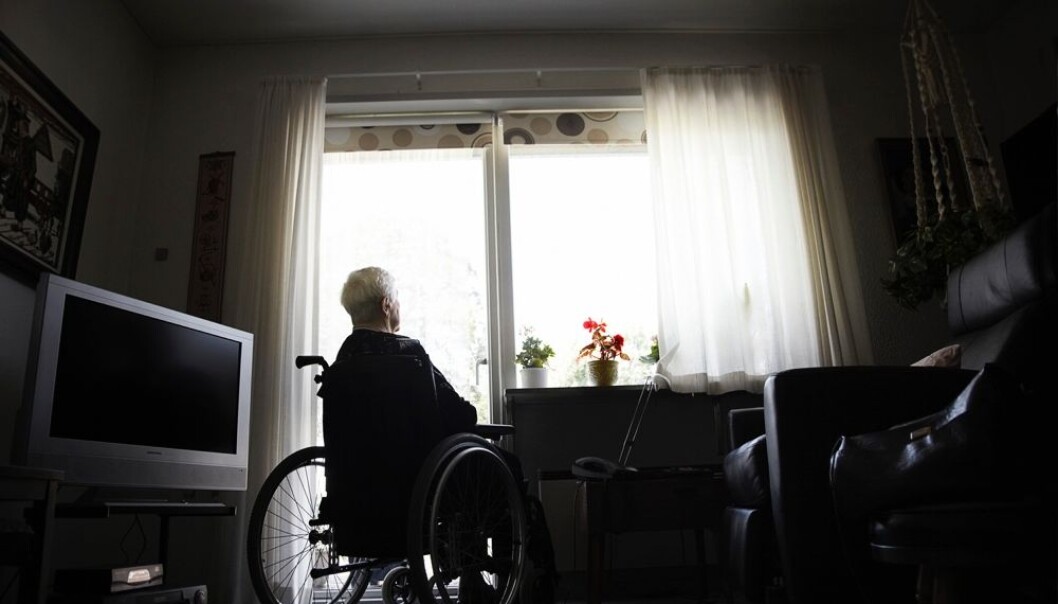 Om noen tiår vil 10 prosent av Norges befolkning være over 80 år. Dagens politikk for eldre kan oppsummeres i mantraet «Hjemme så lenge det går.» Men skal enda mange flere eldre kunne bo hjemme, er det også behov for flere boliger som er tilrettelagte for eldre. (Illustrasjonsfoto: Kåre Viemose/ Scanpix) Om noen tiår vil 10 prosent av Norges befolkning være over 80 år. Dagens politikk for eldre kan oppsummeres i mantraet «Hjemme så lenge det går.» Men skal enda mange flere eldre kunne bo hjemme, er det også behov for flere boliger som er tilrettelagte for eldre. (Illustrasjonsfoto: Kåre Viemose/ Scanpix)