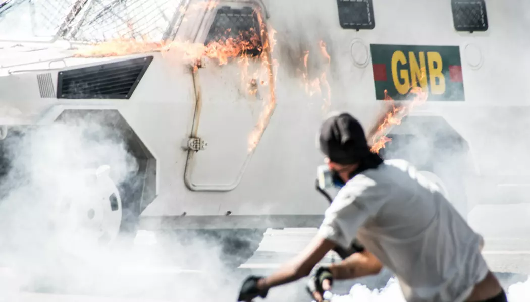 Venezuela er et land med svært mye vold. Flere har mistet livet i sammenstøt mellom demonstranter og regjeringsstyrker den siste måneden. Men det er uklart hvor mange som blir drept årlig fordi myndighetene ikke gir ut drapsstatistikk. (Foto: Carlos Sanchez/Polaris/NTB scanpix)