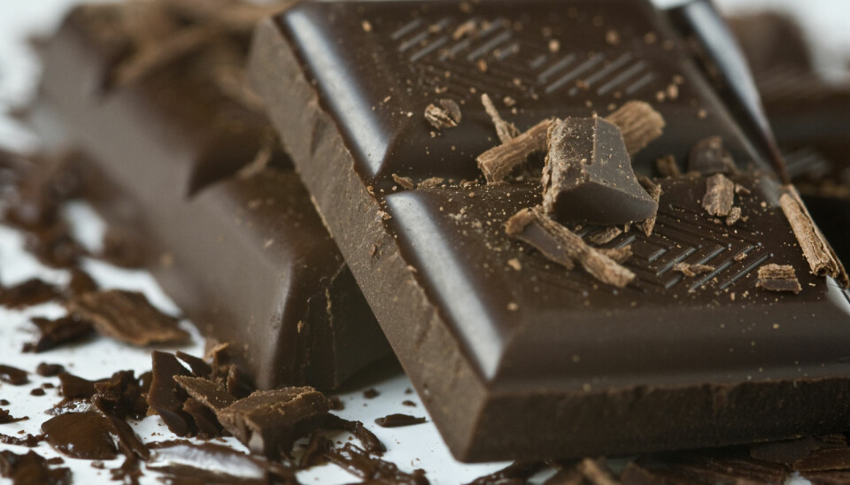 Hvor mye mørk sjokolade kan du spise? Og får du egentlig noen positiv helseeffekt ut av en forsvarlig døgndose? (Foto: Justyna Kaminska, Shutterstock, NTB scanpix)