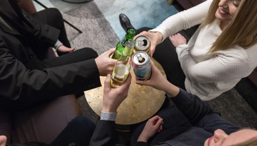 Andelen som drikker alkohol eller prøver narkotika er større blant ungdom som hadde hatt atferdsproblemer som barn. (Illustrasjonsfoto: NTB Scanpic/Gorm Kallestad). Andelen som drikker alkohol eller prøver narkotika er større blant ungdom som hadde hatt atferdsproblemer som barn. (Illustrasjonsfoto: NTB Scanpic/Gorm Kallestad).