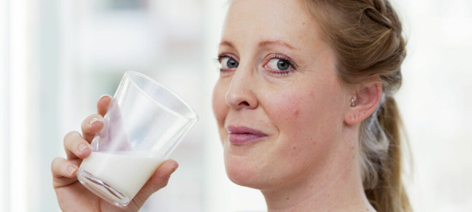 Svenske forskere har sammenlignet levealder med ulike gruppers kostvaner. Kvinner som drikker mye melk, ser ut til å få et kortere liv. Men mye frukt og grønt kan motvirke den mulige helserisikoen.  (Foto: Scandinav/Scanpix/NTB)
