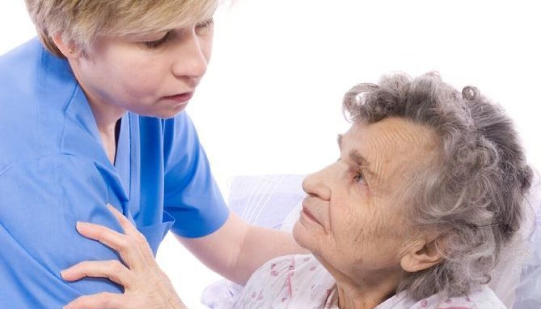 Personer med demens er ofte redde for omgivelsene og kan lett feiltolke en situasjon. (Foto: Shutterstock) Personer med demens er ofte redde for omgivelsene og kan lett feiltolke en situasjon. (Foto: Shutterstock)