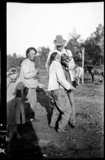 Eventyraren Oscar Mamen i felten i Mongolia. (Foto: Frå fotosamlinga til Museum of Archaeology and Anthropology, Cambridge University) Eventyraren Oscar Mamen i felten i Mongolia. (Foto: Frå fotosamlinga til Museum of Archaeology and Anthropology, Cambridge University)