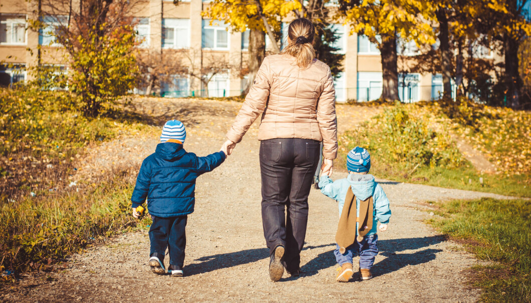Det finnes to evolusjonære hypoteser som kan forklare hvorfor kvinner som bare får sønner, har økt risiko for å få hjertestans, leddgikt, vanlig gikt, kreft i eggstokkene eller i brystet, type 2-diabetes og overvekt. (Foto: vandame / Shutterstock / NTB scanpix) Det finnes to evolusjonære hypoteser som kan forklare hvorfor kvinner som bare får sønner, har økt risiko for å få hjertestans, leddgikt, vanlig gikt, kreft i eggstokkene eller i brystet, type 2-diabetes og overvekt. (Foto: vandame / Shutterstock / NTB scanpix)