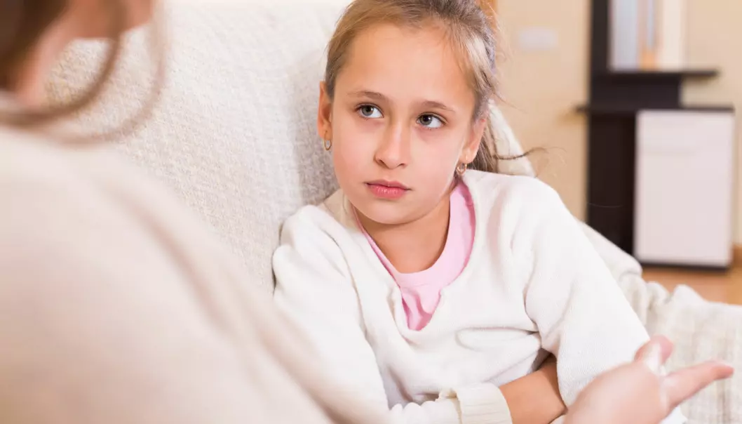 Hvordan skal du snakke med barna om fryktelige nyheter?  (Illustrasjonsfoto: Iakov Filimonov / Shutterstock / NTB scanpix)