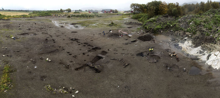 Her er utgravningsfeltet hvor båten og skoene ble funnet. (Foto: Photo: Åge Hojem / NTNU Vitenskapsmuseet) Her er utgravningsfeltet hvor båten og skoene ble funnet. (Foto: Photo: Åge Hojem / NTNU Vitenskapsmuseet)