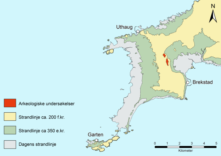 De røde merkene viser hvor utgravningen på Ørland fant sted. Den gule fargen viser landskapet fra ca 200 f.k. Grønnfargen viser hvordan det så ut fra ca 350 e.k., og den grå viser dagens kystlinje. (Foto: (Illustrasjon: Ingrid Ystgaard / NTNU Vitenskapsmuseet)) De røde merkene viser hvor utgravningen på Ørland fant sted. Den gule fargen viser landskapet fra ca 200 f.k. Grønnfargen viser hvordan det så ut fra ca 350 e.k., og den grå viser dagens kystlinje. (Foto: (Illustrasjon: Ingrid Ystgaard / NTNU Vitenskapsmuseet))