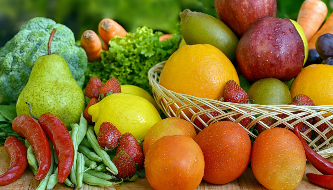 Epler og pærer, sitrusfrukter, fruktjuice, grønne bladgrønnsaker og frukt og grønnsaker rike på vitamin C, var blant typene frukt og grønt som var koblet til redusert risiko for hjerte- og karsykdommer og tidlig død. (Illustrasjonsfoto: Colourbox) Epler og pærer, sitrusfrukter, fruktjuice, grønne bladgrønnsaker og frukt og grønnsaker rike på vitamin C, var blant typene frukt og grønt som var koblet til redusert risiko for hjerte- og karsykdommer og tidlig død. (Illustrasjonsfoto: Colourbox)