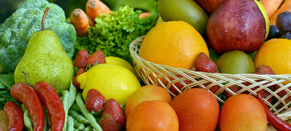 Epler og pærer, sitrusfrukter, fruktjuice, grønne bladgrønnsaker og frukt og grønnsaker rike på vitamin C, var blant typene frukt og grønt som var koblet til redusert risiko for hjerte- og karsykdommer og tidlig død. (Illustrasjonsfoto: Colourbox)