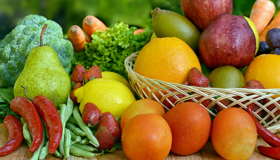 Epler og pærer, sitrusfrukter, fruktjuice, grønne bladgrønnsaker og frukt og grønnsaker rike på vitamin C, var blant typene frukt og grønt som var koblet til redusert risiko for hjerte- og karsykdommer og tidlig død. (Illustrasjonsfoto: Colourbox)