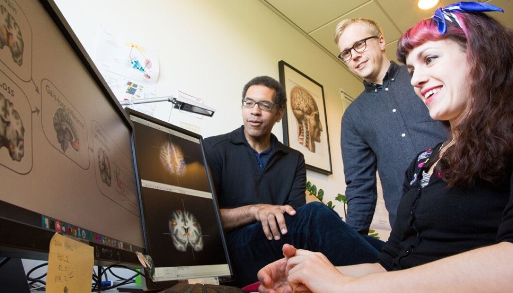 En forskergruppe har brukt hjerneavbildningsteknikker for å forstå hvordan hjernen arbeider når pasienten får ADHD-medisin og når den får narremedisin. Fra venstre Guido Biele, Mads Lund Pedersen og Athanasia Monika Mowinckel. (Foto: Yngve Vogt) En forskergruppe har brukt hjerneavbildningsteknikker for å forstå hvordan hjernen arbeider når pasienten får ADHD-medisin og når den får narremedisin. Fra venstre Guido Biele, Mads Lund Pedersen og Athanasia Monika Mowinckel. (Foto: Yngve Vogt)