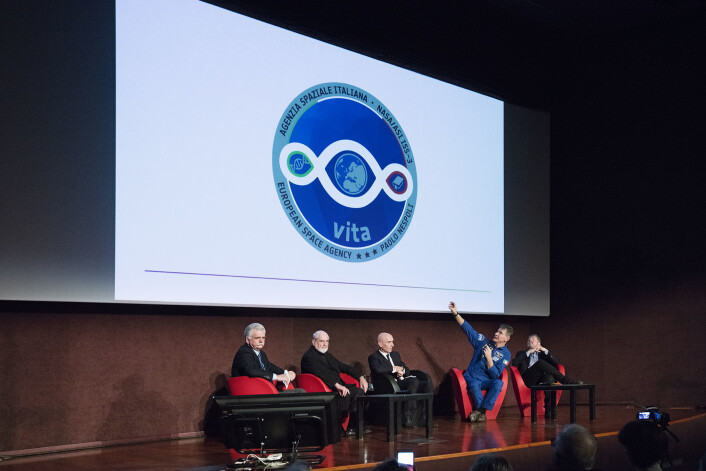Den italienske romfareren Paolo Nespolis ferd til romstasjonen i 2017 heter VITA. Logoen ble avduket i Milano i februar samme år. (Foto: A. Maniscalco) Den italienske romfareren Paolo Nespolis ferd til romstasjonen i 2017 heter VITA. Logoen ble avduket i Milano i februar samme år. (Foto: A. Maniscalco)
