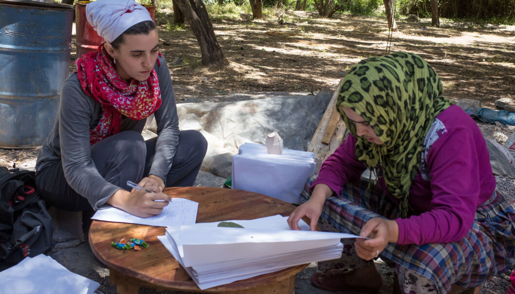 Forsker Irene Teixidor-Toneu med en av Amazigh-berberne som bidro til hennes grundige studie av plantebruk i Høy-Atlas. (Foto: Privat) Forsker Irene Teixidor-Toneu med en av Amazigh-berberne som bidro til hennes grundige studie av plantebruk i Høy-Atlas. (Foto: Privat)
