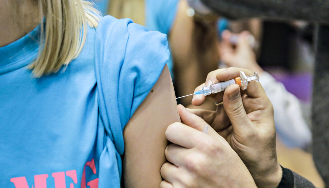 Sykepleiestudenter ved Høgskolen i Bergen har som valgfag drevet kampanje for å få medstudenter til å ta HPV-vaksinen mot livmorhalskreft. (Foto: Bergens Tidende/NTB/Scanpix) Sykepleiestudenter ved Høgskolen i Bergen har som valgfag drevet kampanje for å få medstudenter til å ta HPV-vaksinen mot livmorhalskreft. (Foto: Bergens Tidende/NTB/Scanpix)